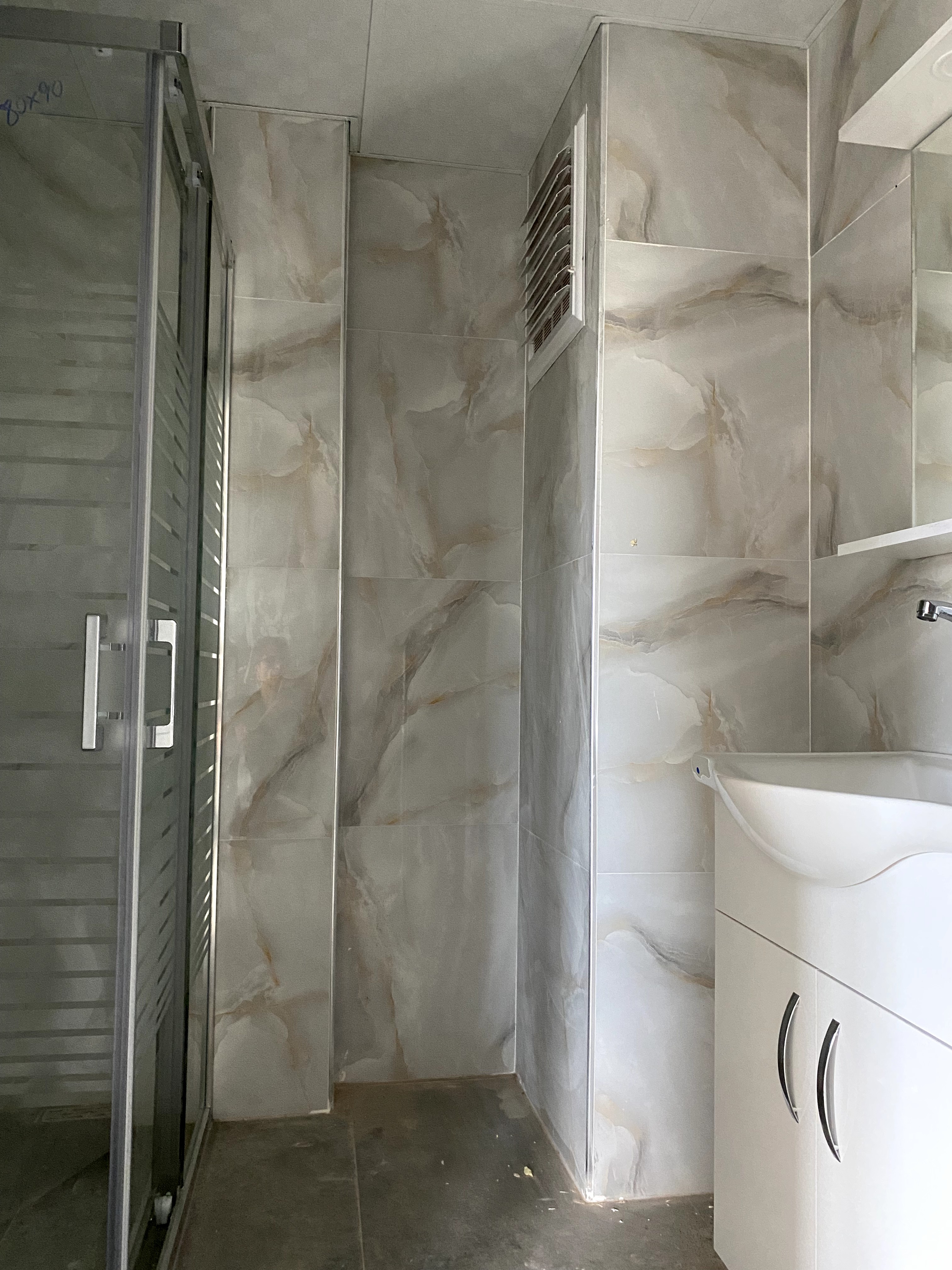 DÖŞEMEALTI ALTINKALE’DE HAVUZ CEPHELİ SATILIK  2+1 DAİRE