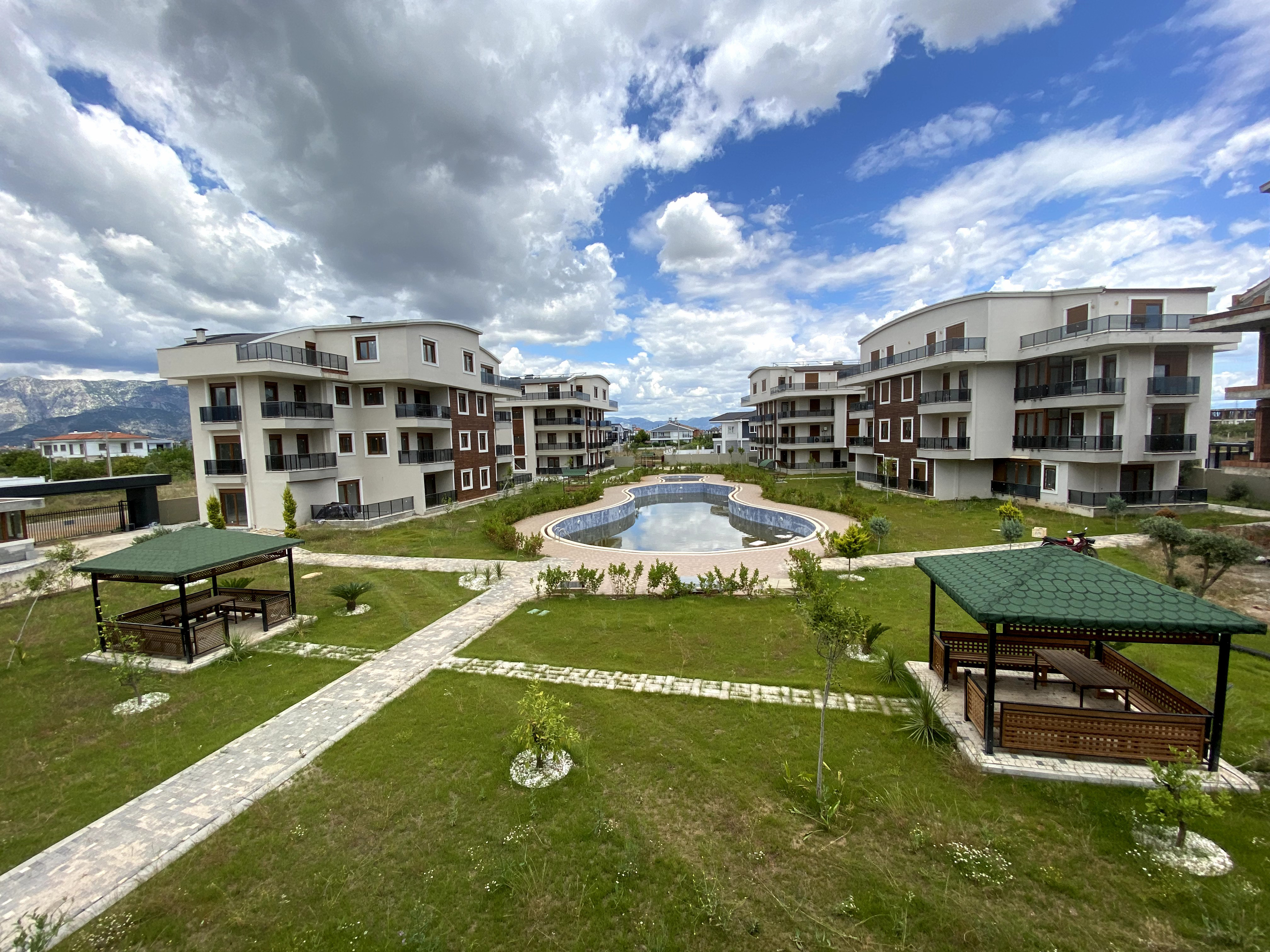 DÖŞEMEALTI ALTINKALE’DE HAVUZ CEPHELİ SATILIK  2+1 DAİRE