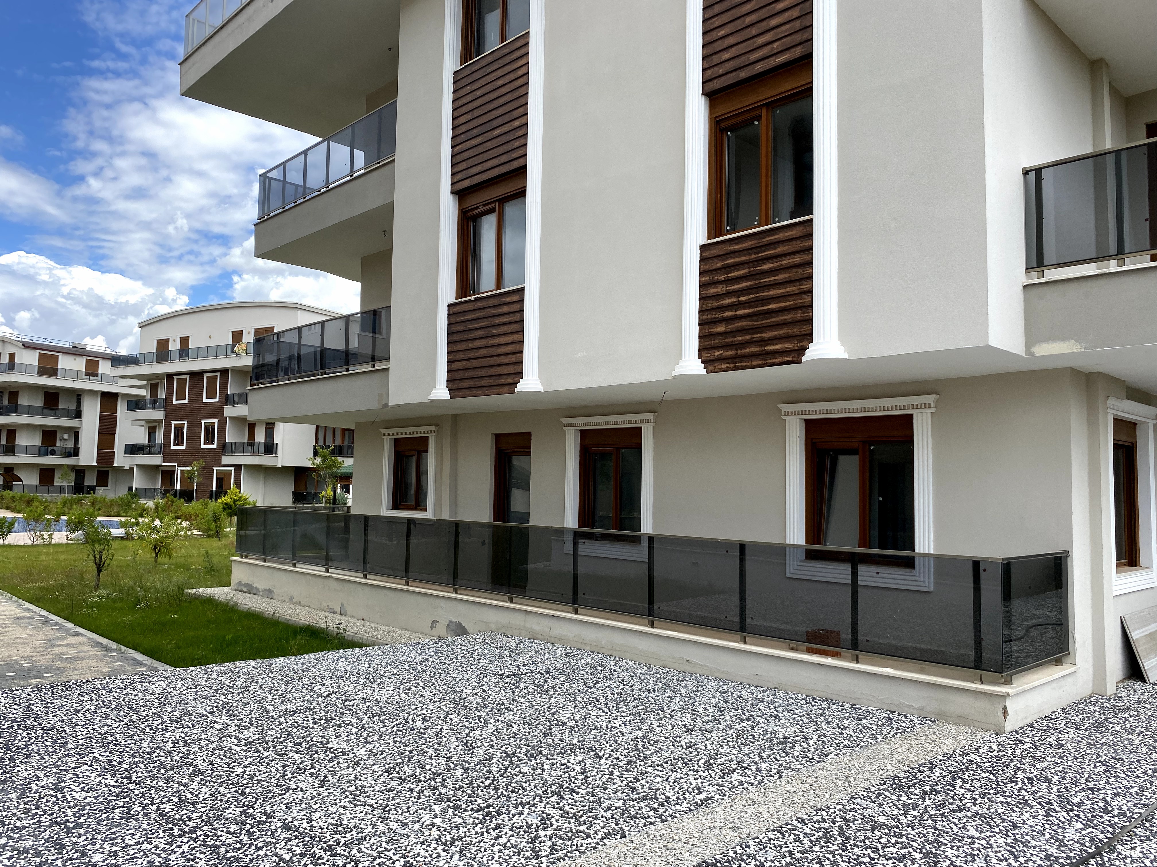 DÖŞEMEALTI ALTINKALE’DE HAVUZ CEPHELİ SATILIK  2+1 DAİRE